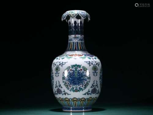 A Fine Wucai 'Flowers' Vase