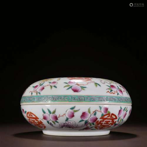 A Fine Famille-rose 'Shou Tao' Box