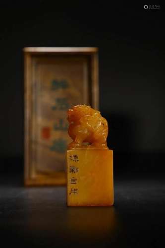 CHINESE TIANHUANG STONE SEAL WITH 'AUSPICIOUS BEAST'...