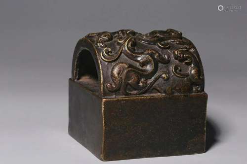 CHINESE BRONZE SEAL WITH 'CHI-DRAGON' KNOB