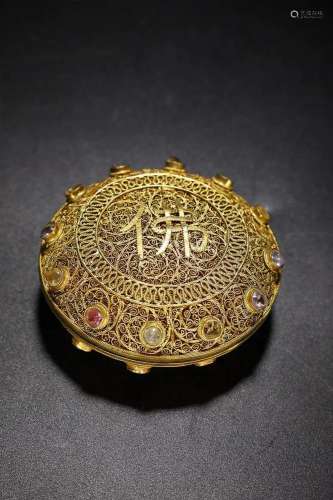 CHINESE INSCRIBED GILT-SILVER COVERED BOX WITH FILIGREE