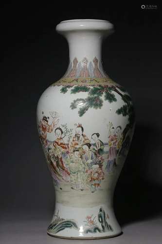 CHINESE FAMILLE-ROSE VASE DEPICTING 'FLORAL'