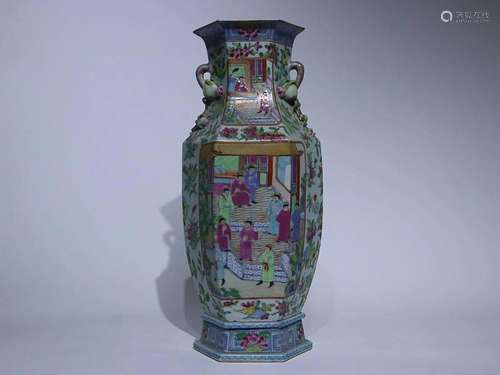 CHINESE GUANGCAI HANDLED VASE DEPICTING 'FIGURE STORY...