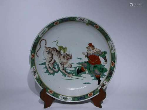 CHINESE FAMILLE-VERTE CHARGER DEPICTING 'FIGURE STORY...