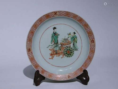 CHINESE FAMILLE-VERTE CHARGER DEPICTING 'FIGURE STORY...