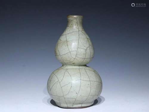 CHINESE GUAN-WARE DOULE-GOURD VASE WITH 'IRON-WIRE' ...