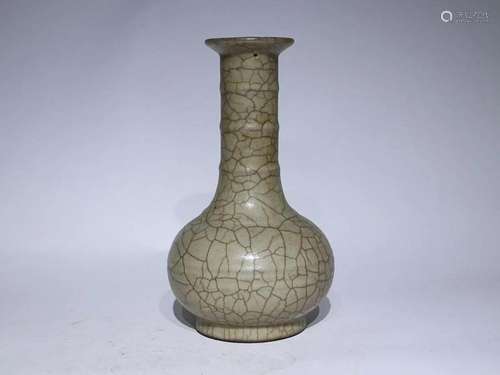 CHINESE GUAN-WARE VASE WITH 'IRON-WIRE' AND 'GOL...