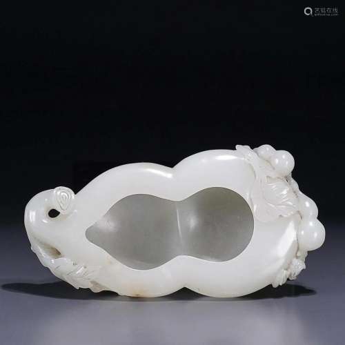 CHINESE HETIAN JADE DOBLE-GOURD-FORM WASHER