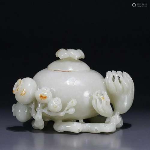 CHINESE HETIAN JADE BOX WITH CARVED 'PEACH AND POMEGRANA...
