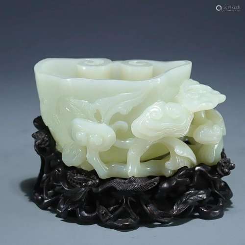 CHINESE HETIAN JADE RUYI-FORM CUP WITH CARVED 'GANODERMA...