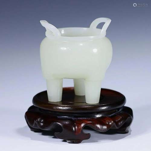 CHINESE HETIAN JADE HANDLED DING ON THREE LEGS