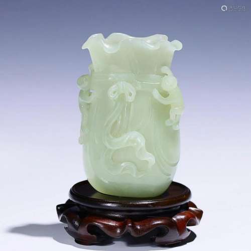 CHINESE HETIAN JADE VASE WITH CARVED 'MONKEY'
