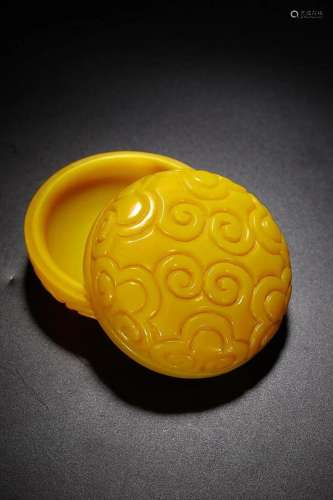 CHINESE GLASS COVERED BOX WITH CARVED 'CLOUDS'