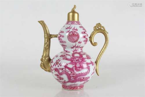 A Chinese Lidded Dragon-decorating Porcelain Fortune Ewer