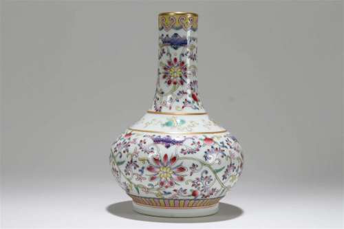 A Chinese Bat-framing Fortune Porcelain Vase