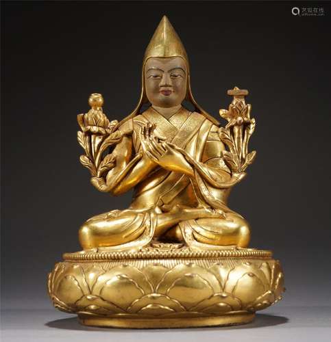 A GILT BRONZE FIGURE OF BUDDHA STATUE