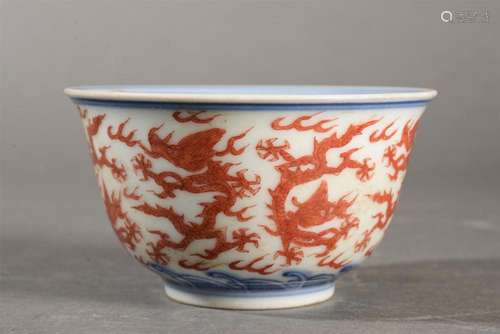 A BLUE AND WHITE IRON RED GLAZE PORCELAIN DRAGON CUP