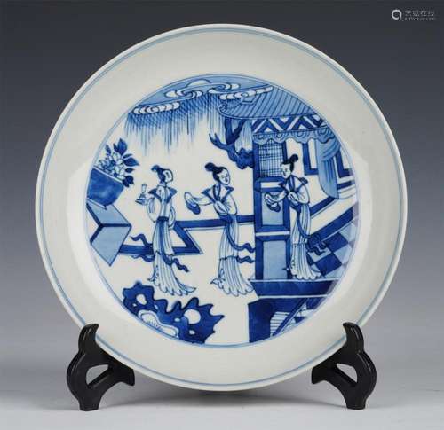 A BLUE AND WHITE PORCELAIN FIGURES DISH