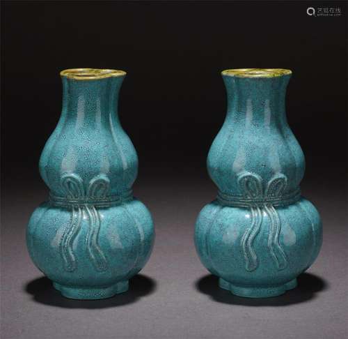 A PAIR OF LUJUN GLAZE PORCELAIN GOURDS SHAPED VASES