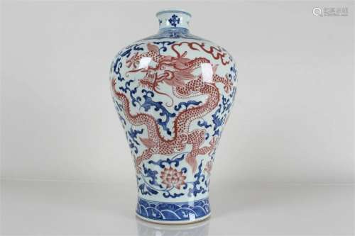 A Chinese Blue and White Dragon-decorating Porcelain Fortune...