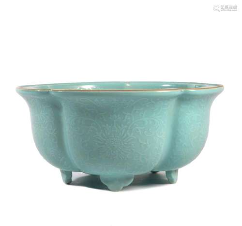 A TURQUOISE GLAZE PORCELAIN FLOWERS WASHER