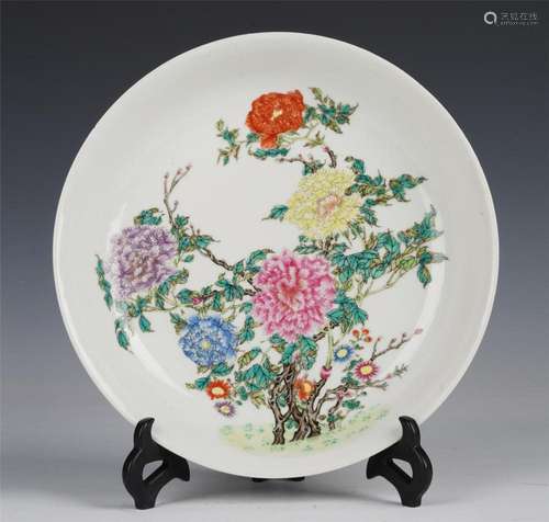 A FAMILLE ROSE PORCELAIN FLOWERS DISH