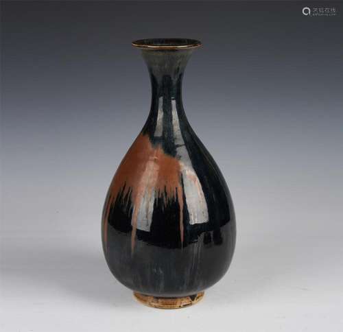 A BLACK AND BROWN GLAZE PORCELAIN VASE