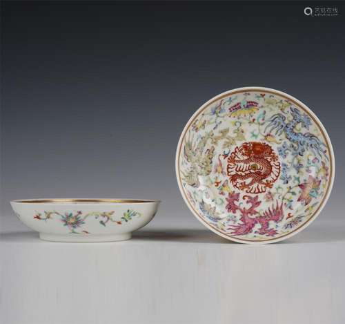 A PAIR OF FAMILLE ROSE PORCELAIN DRAGON PHOENIX DISHES