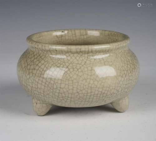 A CRACKED GLAZE PORCELAIN TRIPOD CENSER