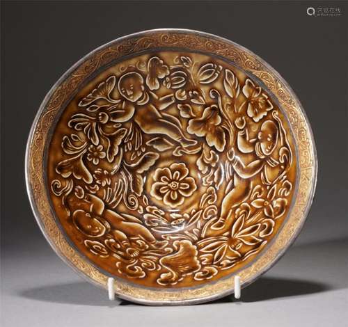 A BROWN GLAZE PORCLEAIN FLORAL DISH