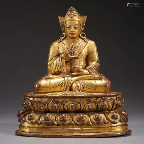 A GILT BRONZE FIGURE OF BUDDHA STATUE