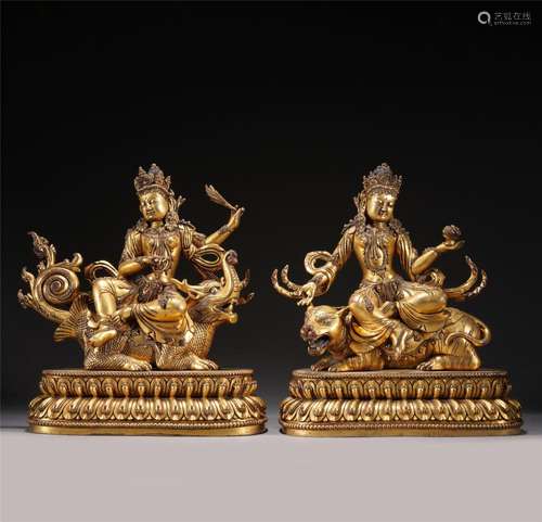 A PAIR OF GILT BRONZE GUANYIN BUDDHA STATUE