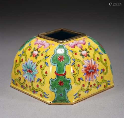 A PAINTED ENAMEL FLOWERS SQUARE WATER POT