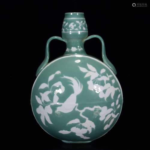 In green glaze white flower on flat bottle 31 * 21 m