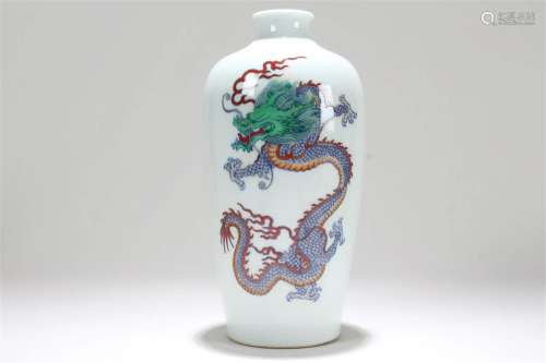 A Chinese Dragon-decorating Fortune Porcelain Vase