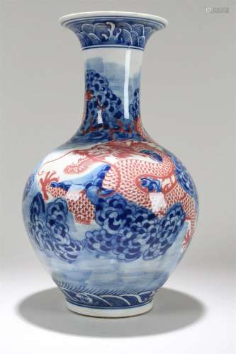 A Chinese Dragon-decorating Detailed Porcelain Fortune Vase