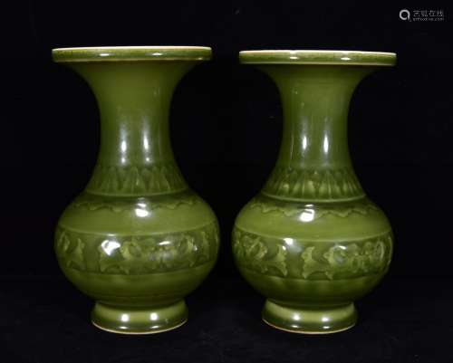 Vase 23 * 13 m in pea green glaze