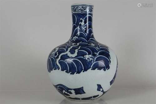 A Chinese Dragon-decorating Blue and White Porcelain Fortune...