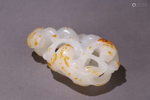 : hetian jade lion play the ballSize: 8.6 cm long, 5.8 cm wi...