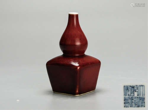 红釉四方葫芦瓶