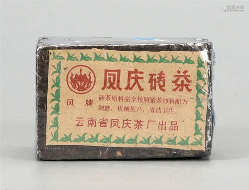 80年代  凤庆茶厂普洱生茶砖