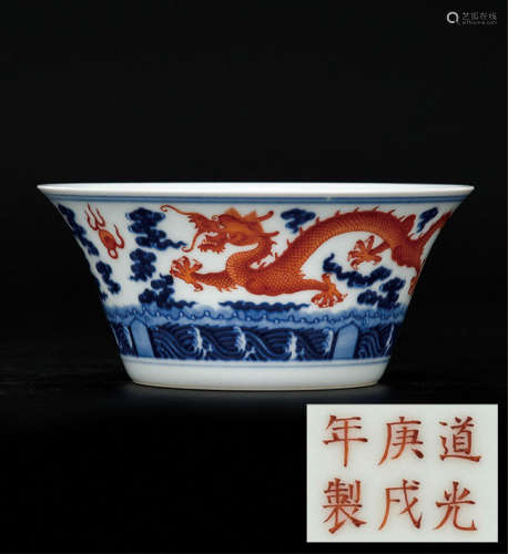 青花矾红龙纹马蹄碗