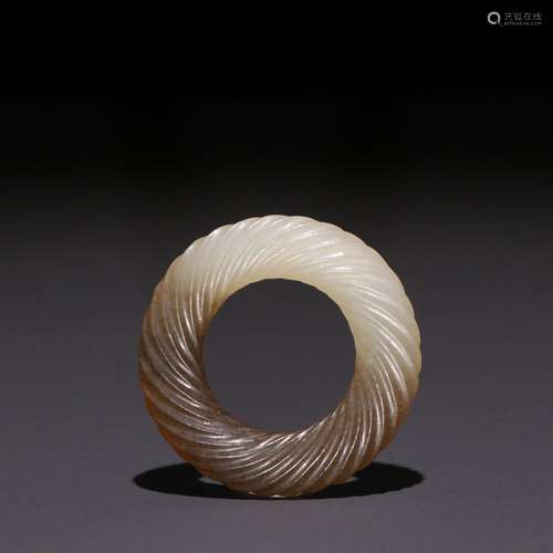 Old hetian jade swirls yuhuanSpecification: 3.8 cm in diamet...