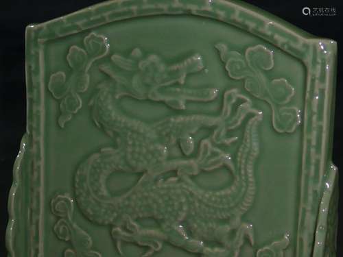 Chinese Celadon DRAGON KENBYOU : Myng Dynasty : 2.6 × 0.9 × ...