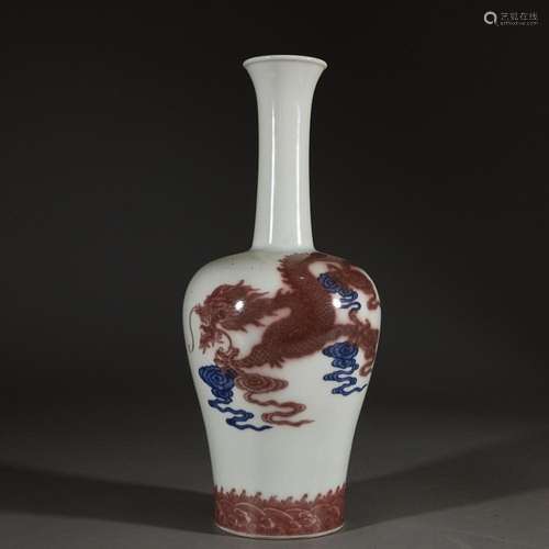 CHINESE BLUE-AND-WHITE UDNERGLAZE-RED VASE DEPICTING 'DR...