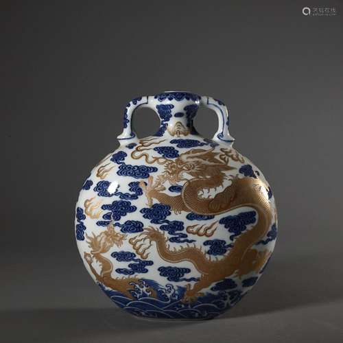 CHINESE GILDED ON BLUE-AND-WHITE HANDLED VASE DEPICTING '...