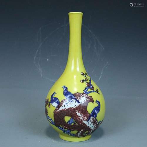 CHINESE YELLOW-GROUND BLUE-AND-WHITE PEAR-FORM VASE DEPICTIN...