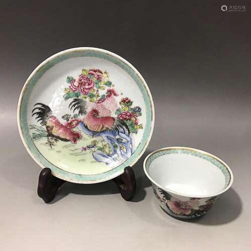 CHINESE FAMILLE-ROSE CUP DEPICTING 'FOWL' ON SAUCER