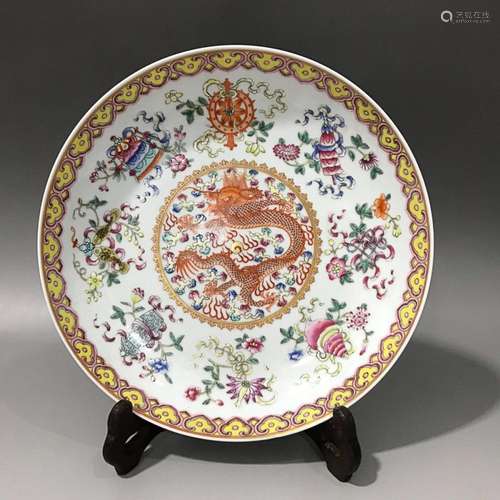 CHINESE FAMILLE-ROSE CHARGER DEPICTING 'DRAGON AND ASHTA...