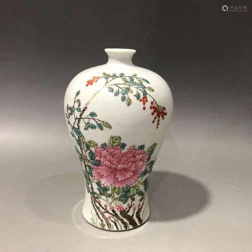 CHINESE FAMILLE-ROSE MEIPING VASE DEPICTING 'FLORAL'...